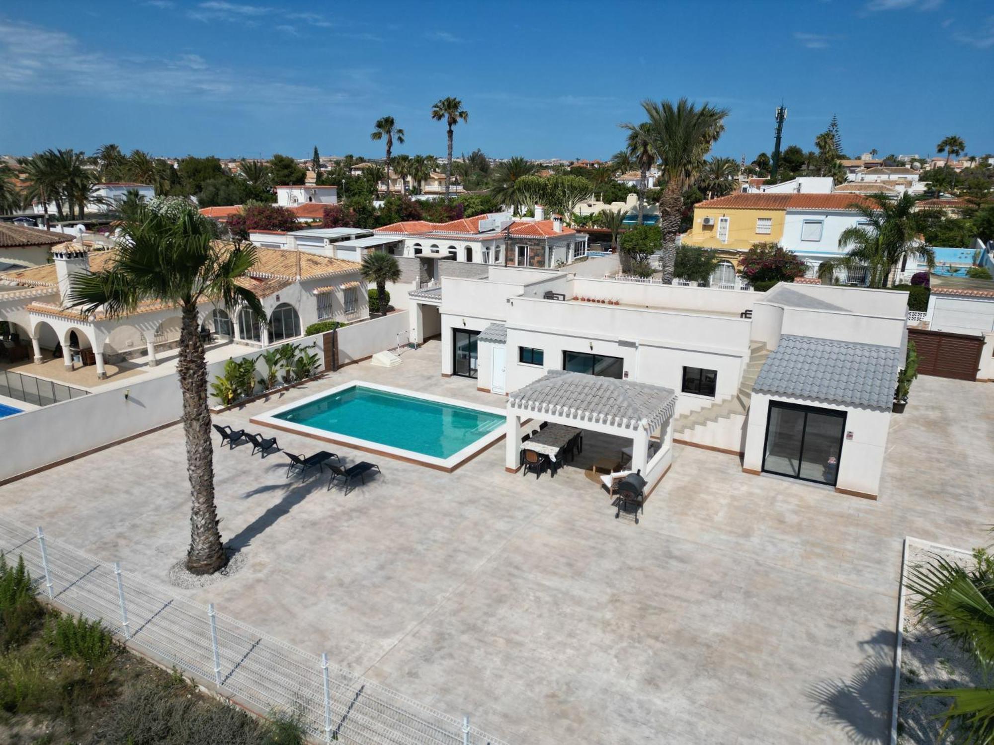 Pink Lagoon Villa Torrevieja Exterior photo